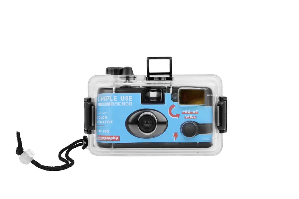 lomography-analogue-aqua-simple-use-reloadable-filmkamera-color-negative-400 image 1