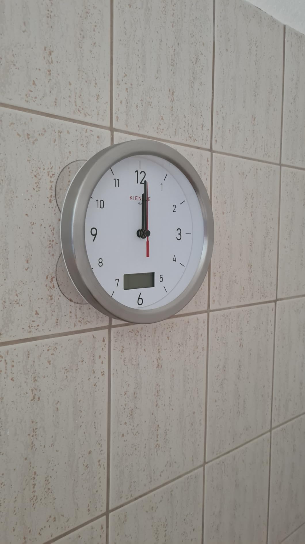 Groß, deutlich, wasserdicht