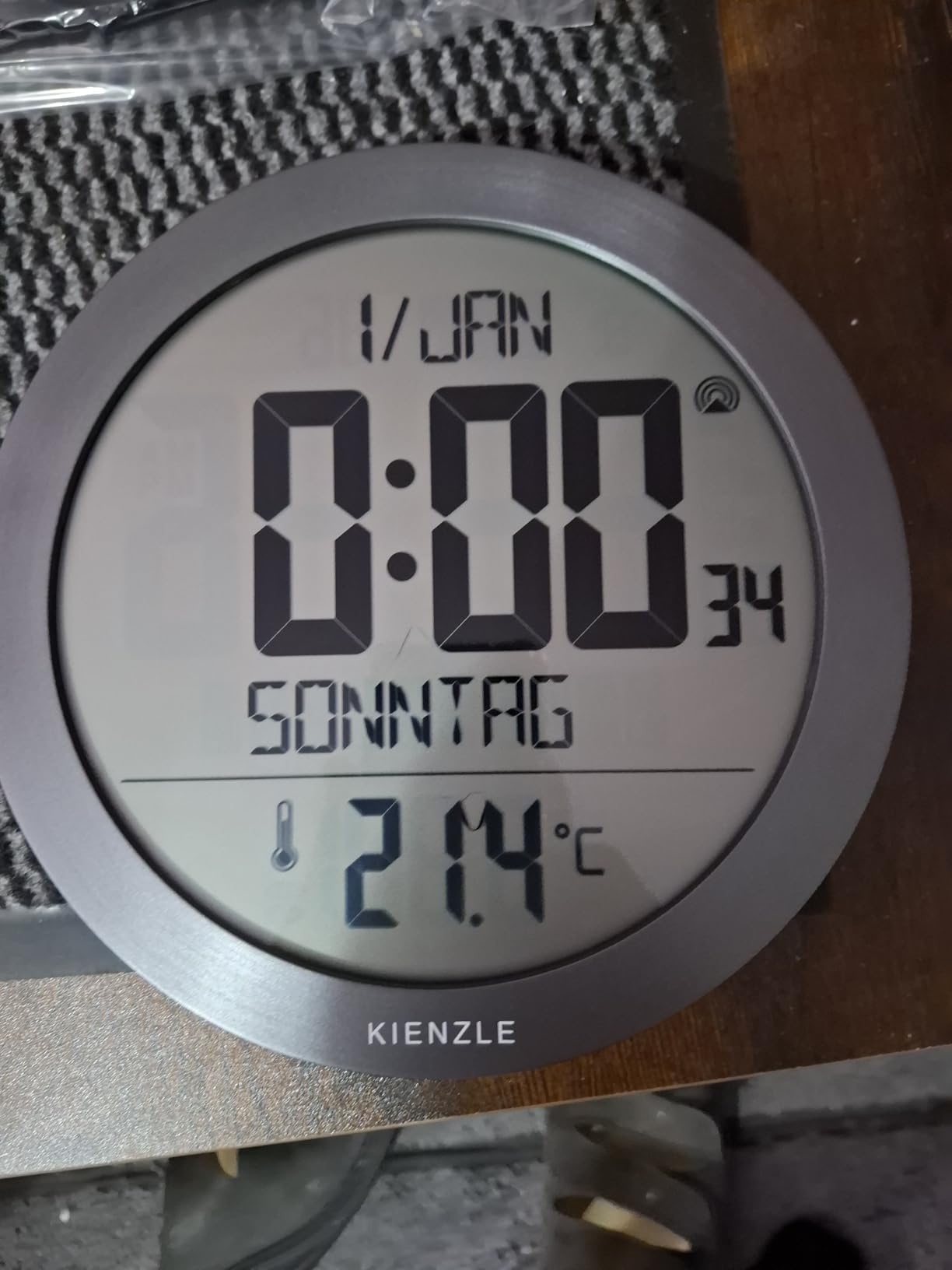 Papa liebt seine neue Uhr