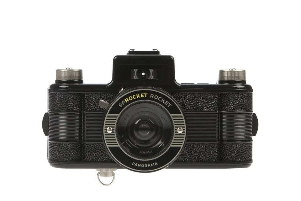 lomography-sprocket-rocket-35mm-panorama-kamera-superweitwinkel image 1