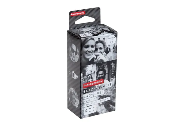 lomography-lady-grey-b-w-400-35mm-kleinbildfilm-36-aufnahmen-3er-pack image 1